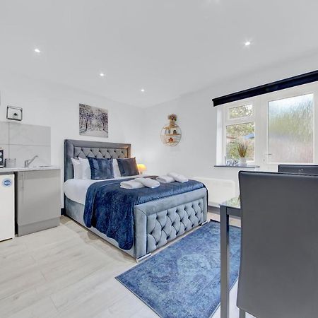 Heathrow Stays - Fawns Manor Hillingdon Exterior foto